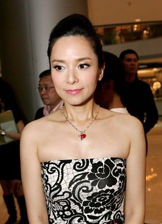 温碧霞穿抹胸流苏礼服艳压群芳_时尚首饰馆_珠宝之家